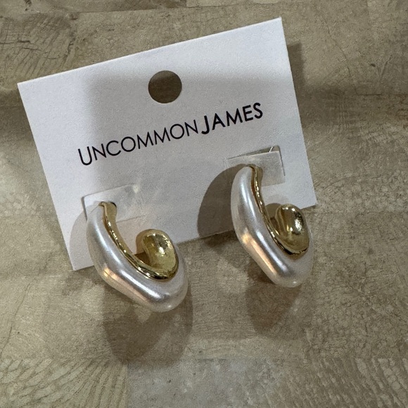 Uncommon James Gold and Pearl Earrings - Picture 1 of 2